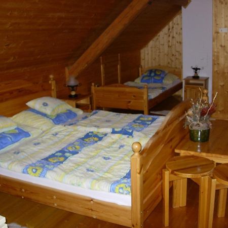 Bed and Breakfast Nitt Pince Es Panzio Kisharsány Exterior foto