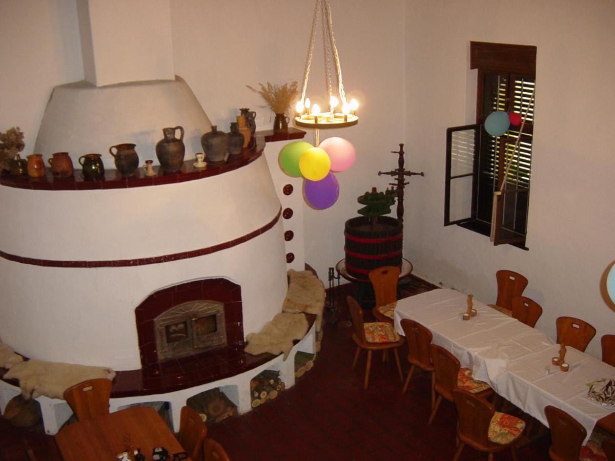 Bed and Breakfast Nitt Pince Es Panzio Kisharsány Exterior foto