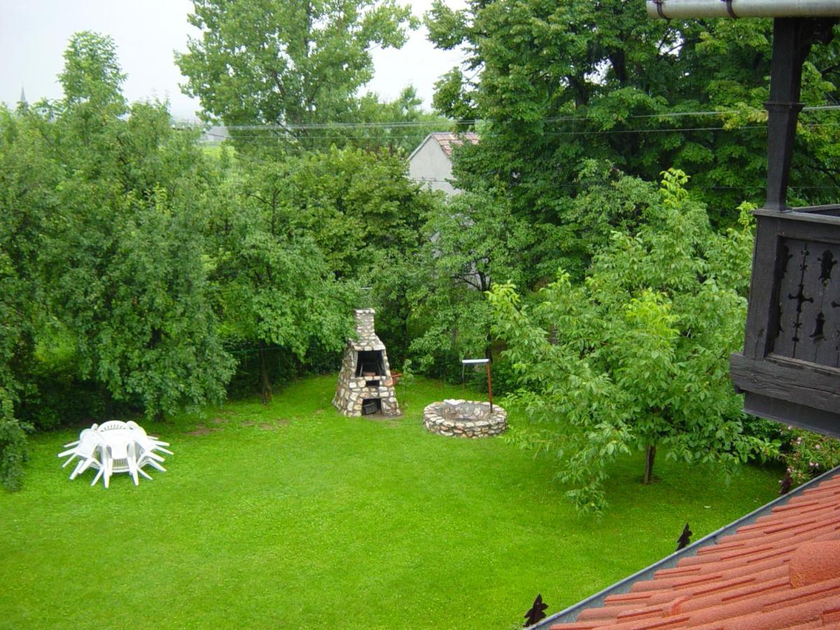 Bed and Breakfast Nitt Pince Es Panzio Kisharsány Exterior foto
