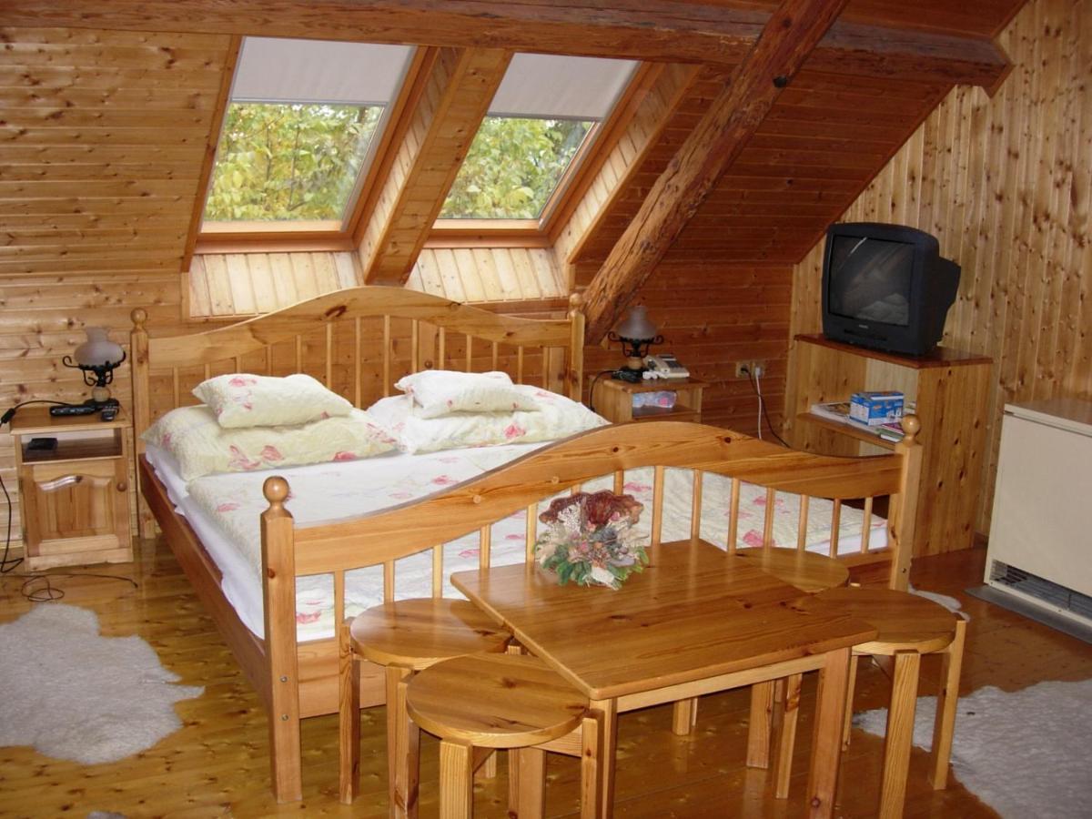 Bed and Breakfast Nitt Pince Es Panzio Kisharsány Exterior foto